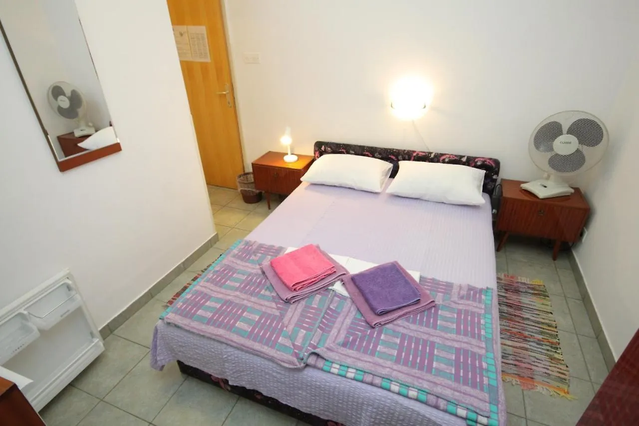 Apartments And Rooms By The Sea Mali Losinj Guest house