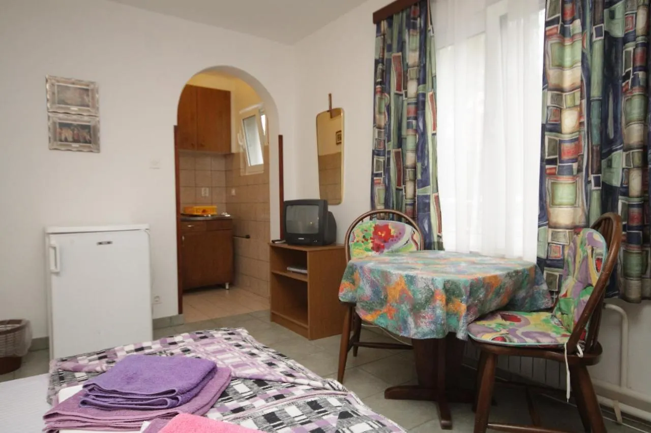 Apartments And Rooms By The Sea Mali Losinj Guest house