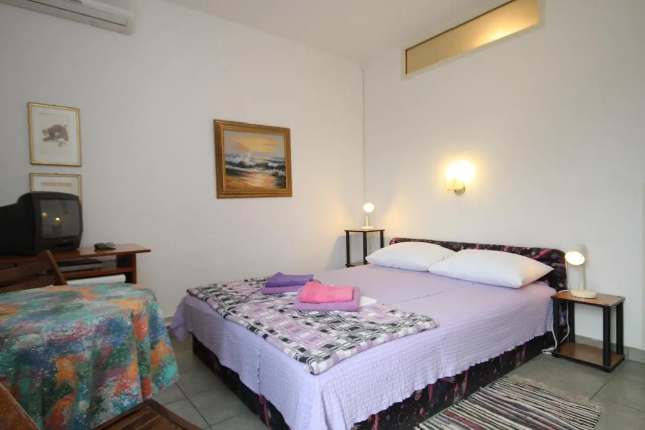 Guest house Apartments And Rooms By The Sea Mali Losinj