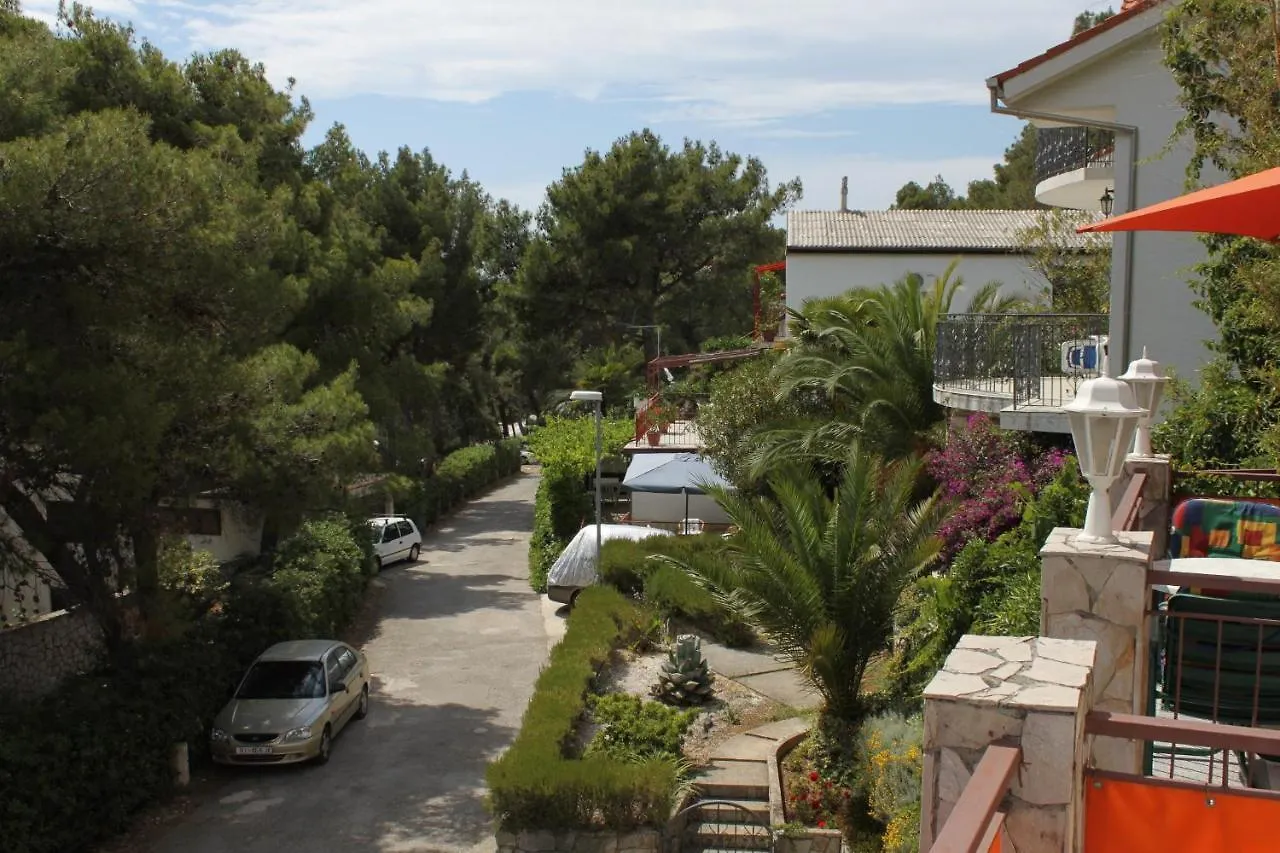 Apartments And Rooms By The Sea Mali Losinj Guest house